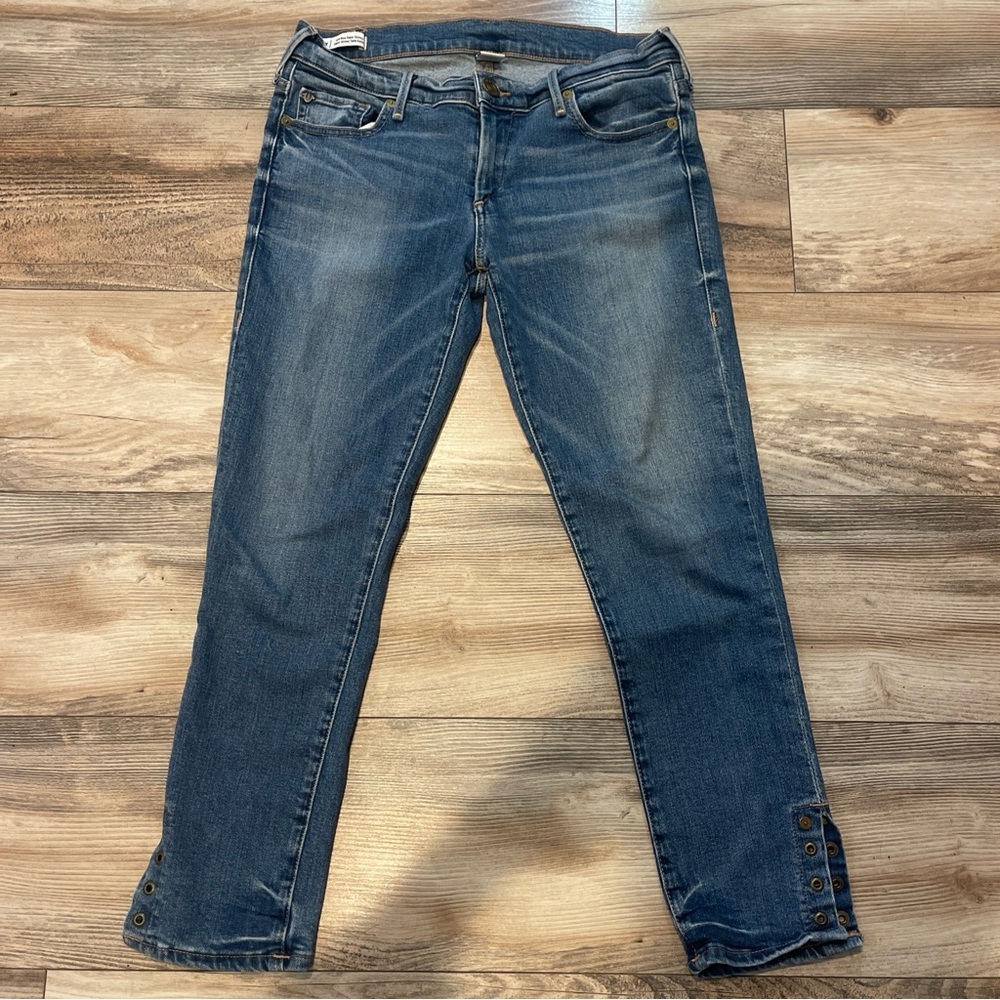 True Religion Size 28 Stretch Cropped Low Rise Medium Wash Denim Jeans